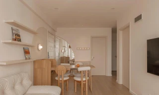 Căn hộ màu be 58m2 được cải tạo với 400 triệu đồng