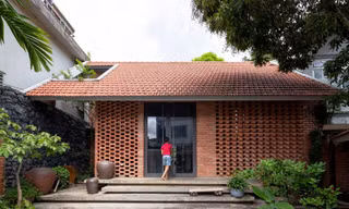 Ý tưởng xây dựng nhà gạch thô mộc cho gia chủ muốn 'kết nối' với thiên nhiên