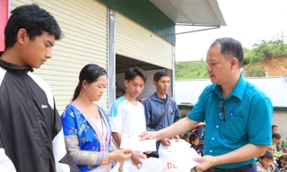 Chia sẻ khó khăn với đồng bào ảnh hưởng mưa lũ tại Điện Biên 