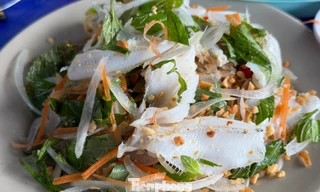 Thử ngay món gỏi cá mai chuẩn vị khi đến Nha Trang