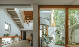 Nhà hai tầng sở hữu khoảng sân lộ thiên rộng rãi