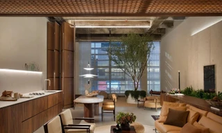 Căn hộ Duplex 147m2 đưa ánh sáng trở thành điểm nhấn không gian