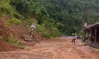 Lào Cai: Mưa lớn gây sạt lở, ngập úng đường vào Làng Nủ
