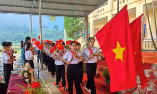Lễ khai giảng xúc động với những học sinh đặc biệt ở làng Nủ