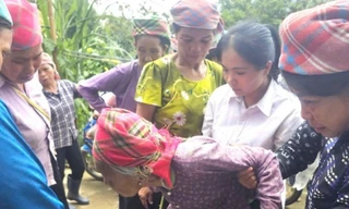 Hàng trăm người xuyên đêm tìm cụ bà lạc trong rừng khi đi hái dược liệu