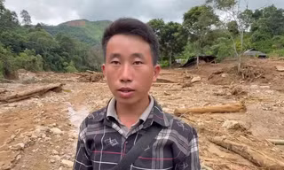 Chàng trai cứu gần 100 người trong đêm lũ xóa sổ gần một bản làng ở Điện Biên