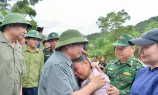 Chiều 3/8, Thủ tướng Phạm Minh Chính đã tới thăm hỏi, động viên các gia đình bị thiệt hại trong cơn lũ.