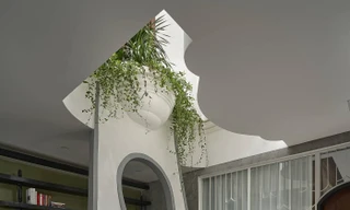 Thiết kế giếng trời ấn tượng như một dải lụa mềm