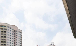 Kiến trúc hiện đại gặp gỡ truyền thống căn nhà 90m2 ở góc phố Hà Nội