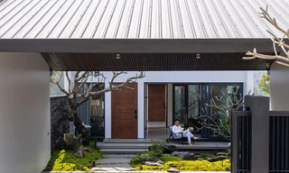 Bốn khối nhà được nối liền bằng các khoảng sân