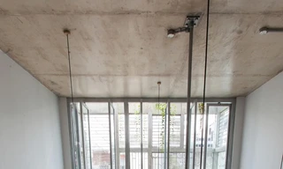 Nhà phố 280m2 sử dụng khoảng thông tầng để làm thoáng