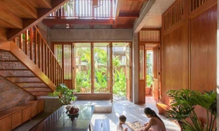 Cải tạo nhà cũ Hội An bằng gỗ và vải với không gian ấn tượng