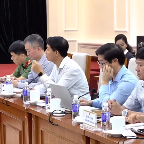 TIN NHANH: Bộ GD-ĐT lý giải thí sinh Tuyên Quang được thi lại, còn Quảng Trị thì không