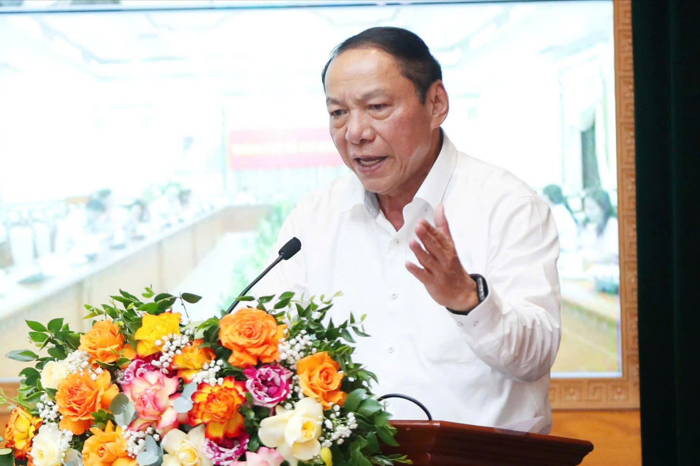 Bộ trưởng Nguyễn Văn Hùng trực tiếp giao nhiệm vụ cho NSND Xuân Bắc - Cục trưởng Cục Nghệ thuật biểu diễn. z6813354990232-5b61d148a9114c0163356bc3b32c8117-1614.jpg