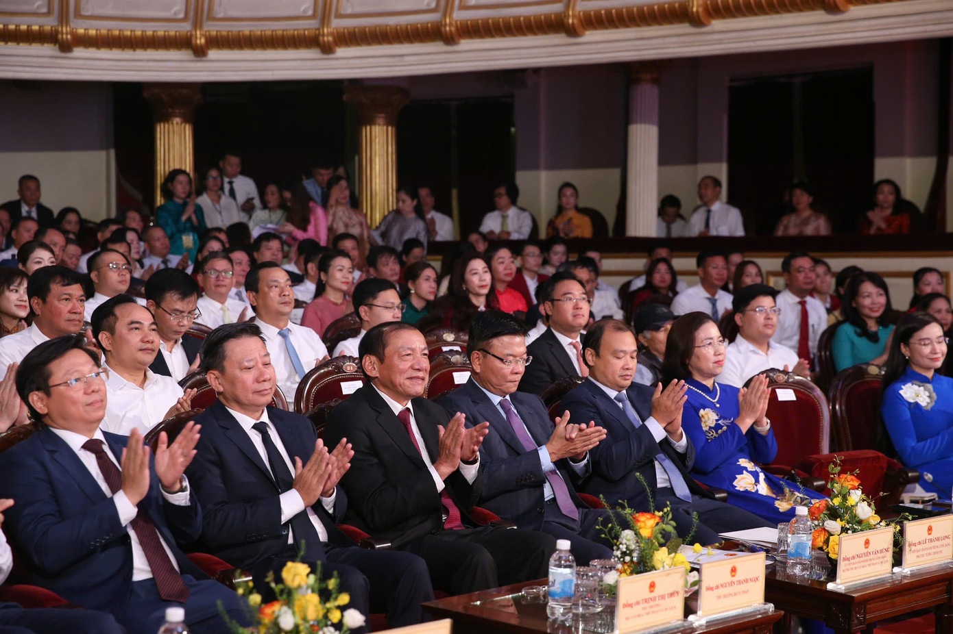 Đại hội Thi đua yêu nước Bộ VHTTDL lần thứ 4 được trang trọng tổ chức ở Nhà hát Lớn Hà Nội sáng 25/9.