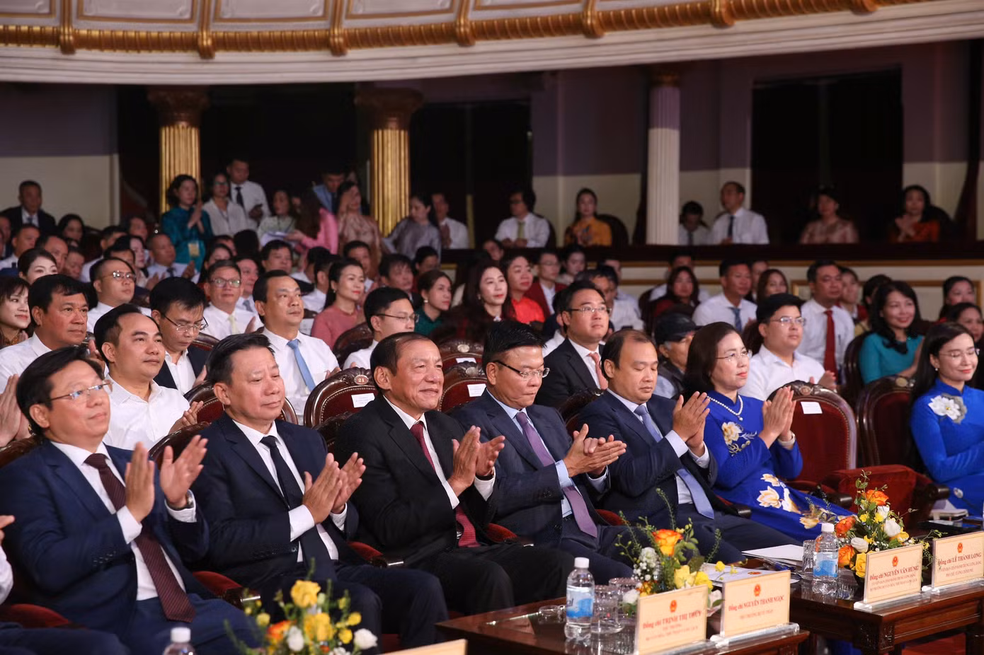 Đại hội Thi đua yêu nước Bộ VHTTDL lần thứ 4 được trang trọng tổ chức ở Nhà hát Lớn Hà Nội sáng 25/9.