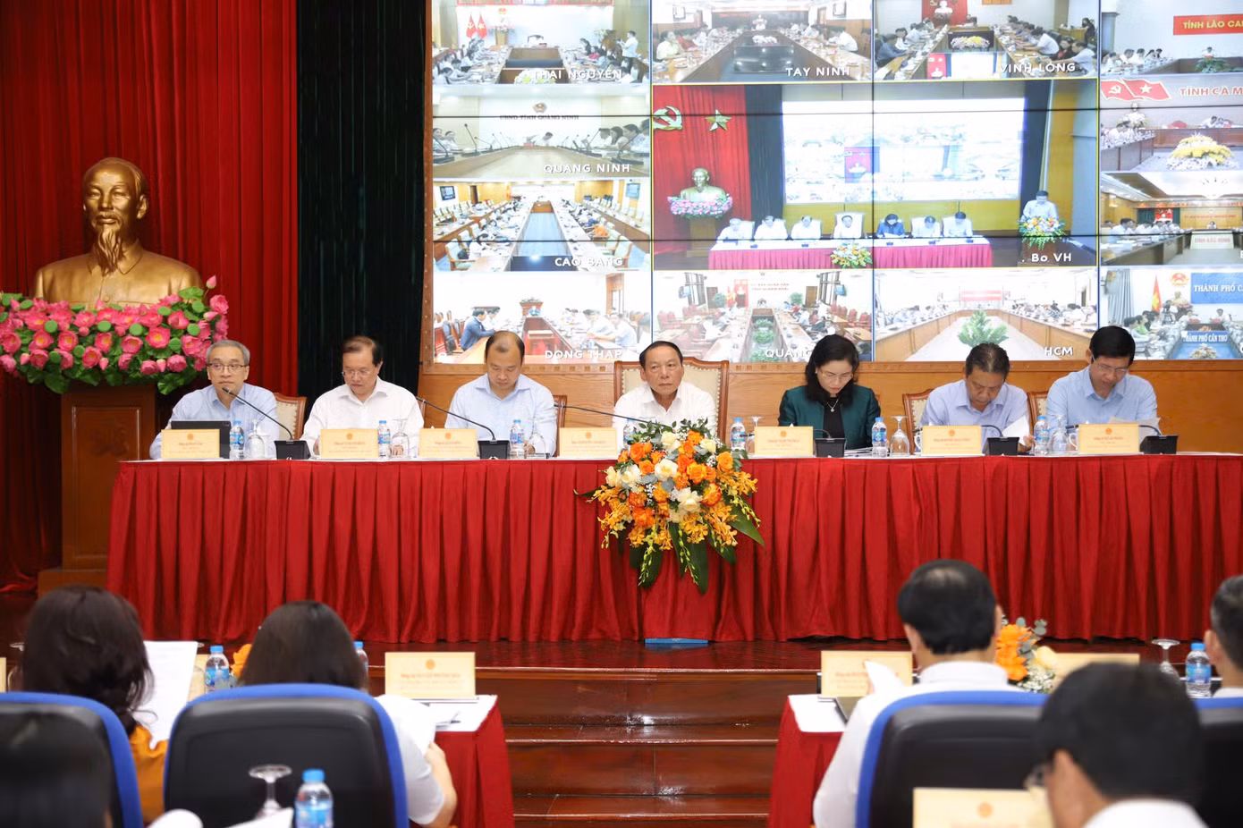 anh-lanh-dao-17527150048221993858298.jpg