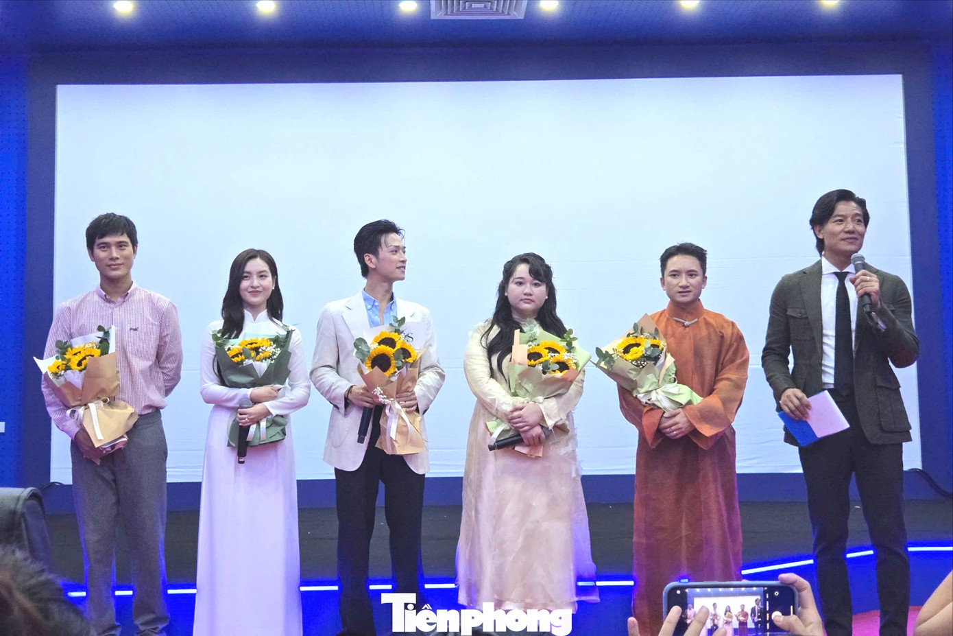 Dàn diễn viên Mắt biếc tái ngộ sau 6 năm. tp-matbiec3-6762.jpg