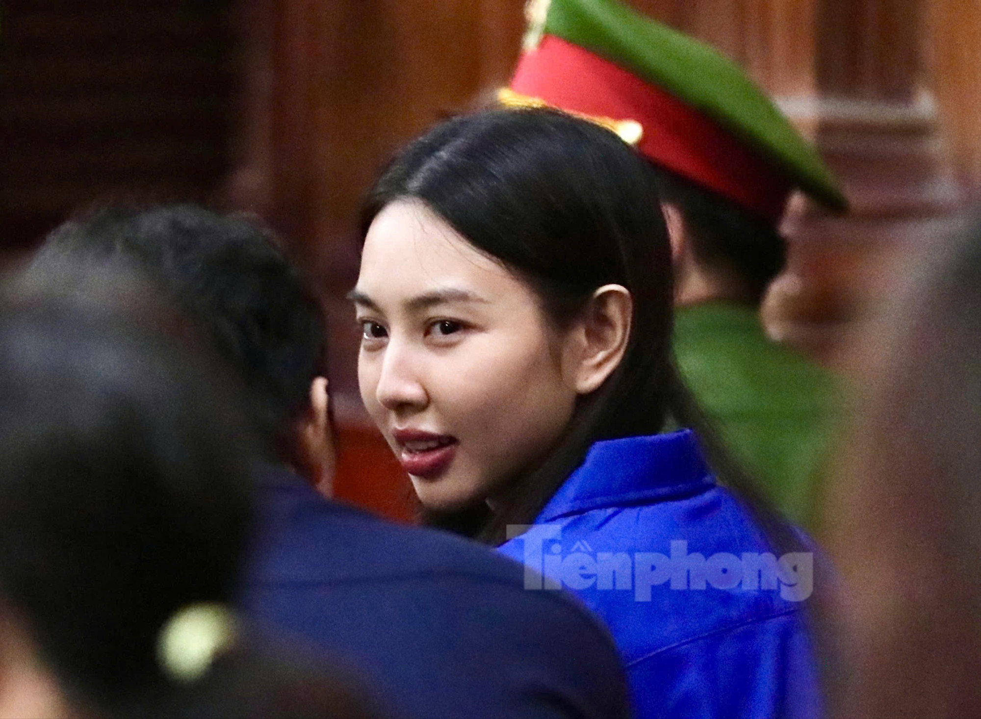 Giây phút Hoa hậu Thùy Tiên tại tòa án với tư cách bị cáo | Báo điện tử  Tiền Phong