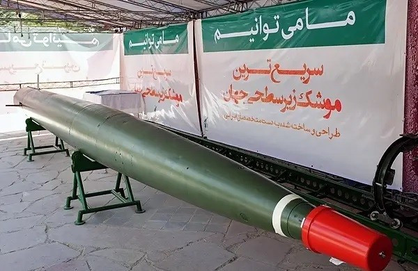 Iran dọa tung ngư lôi ‘ma quái trong lòng biển’ để khóa chặt eo biển Hormuz