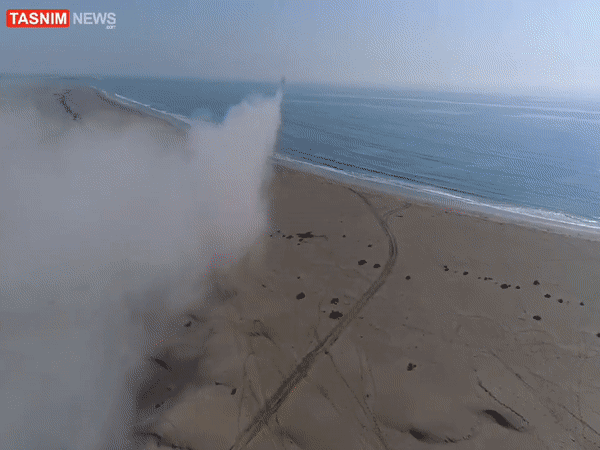 Iran phô diễn sức mạnh trong cuộc tập trận Zolfaghar-1400