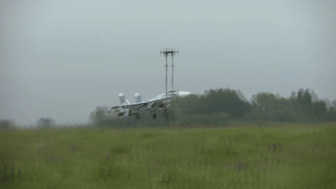 Tiêm kích Su-27 Nga chặn oanh tạc cơ B-52H của Mỹ trên biển Baltic