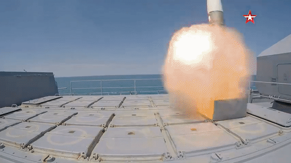 Khinh hạm Đô đốc Grigorovich phóng tên lửa ở Biển Đen