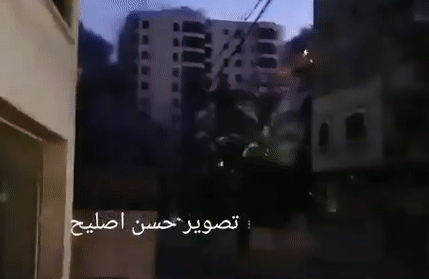 Khoảnh khắc tòa nhà 13 tầng sụp đổ vì trúng trên lửa của Israel