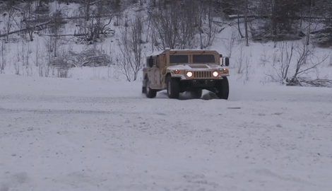 Xem lính thủy đánh bộ Mỹ tác chiến trên địa hình phủ tuyết