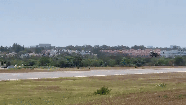 Máy bay chiến đấu Tejas MK-1 lần đầu cất cánh sau 4 thập kỷ phát triển