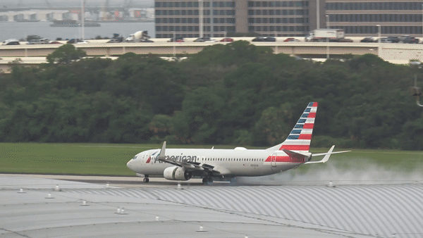 Hình ảnh chiếc máy bay gặp sự cố.