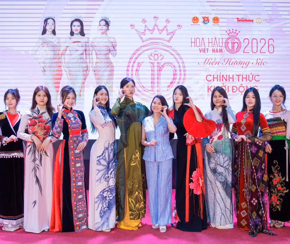Sinh viên Trường Đại học Khoa học - Đại học Thái Nguyên (TNUS) háo hức tập luyện chờ đón Hoa hậu Việt Nam