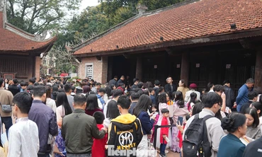 Chen chân cầu đỗ đạt Mùng 2 Tết