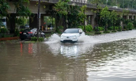 Mưa lớn cùng triều cường, nhiều khu đô thị của Quảng Ninh bị ngập