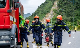 Diễn tập cứu hộ va chạm giao thông trong đường hầm xuyên núi ở Quảng Ninh