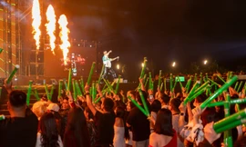 Khán giả bùng nổ với đại tiệc âm nhạc tại Bãi Cháy