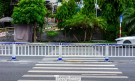 Kỳ lạ dựng hàng rào sắt giữa đường để làm dải phân cách ở Quảng Ninh