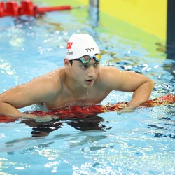 Nguyễn Quốc nói gì sau khi vượt qua đàn anh Nguyễn Huy Hoàng trên đường bơi 400m tự do?