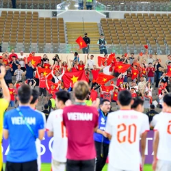 Khoảnh khắc đáng yêu: U23 Jordan 'chặn đường' cảm ơn U23 Việt Nam sau trận thắng Saudi Arabia