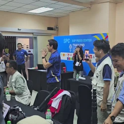 HLV Kiatisak gây sốt trước chung kết SEA Games: 'Thắng hay thua, hãy tận hưởng bóng đá'