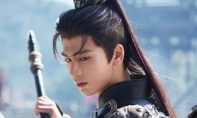 Trục Ngọc: Vì đâu Trương Lăng Hách bị cư dân mạng gọi là “tướng quân kem nền”?