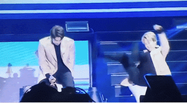 Nếu như RM là vua phá hoại của BTS thì Jimin chắc chắn là thánh vụng về.