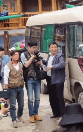 C-biz 21/5: Ngụy Đại Huân tặng Dương Mịch 999 bông hồng, Trịnh Khải và Miêu Miêu kết hôn ảnh 5