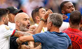 HLV Luis Enrique nói gì về hành động xấu xí với cầu thủ Chelsea?