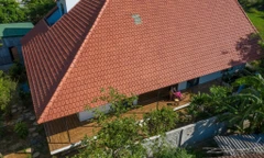 Nhà mái ngói nổi bật ở vùng ven đô thị miền Trung