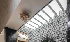 Nhà ống 4,5m có ba giếng trời và hai sân vườn