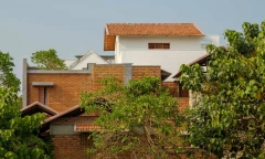 Không gian 'chữa lành' cho gia đình trẻ với gạch mộc và ánh sáng tự nhiên