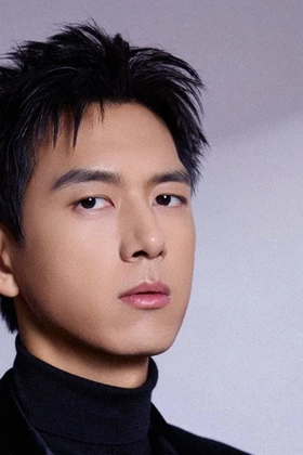 Lý Hiện cải trang kín mít đi săn ảnh tuyết đầu mùa vẫn bị khán giả nhận ra