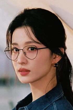 Vương Sở Nhiên cận tới 6 độ nhưng thà đeo kính còn hơn phẫu thuật xóa cận?