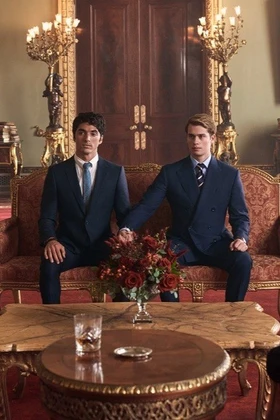 Phần 2 của Red, White & Royal Blue: Hoàng tử Anh cưới con trai Tổng thống Mỹ?